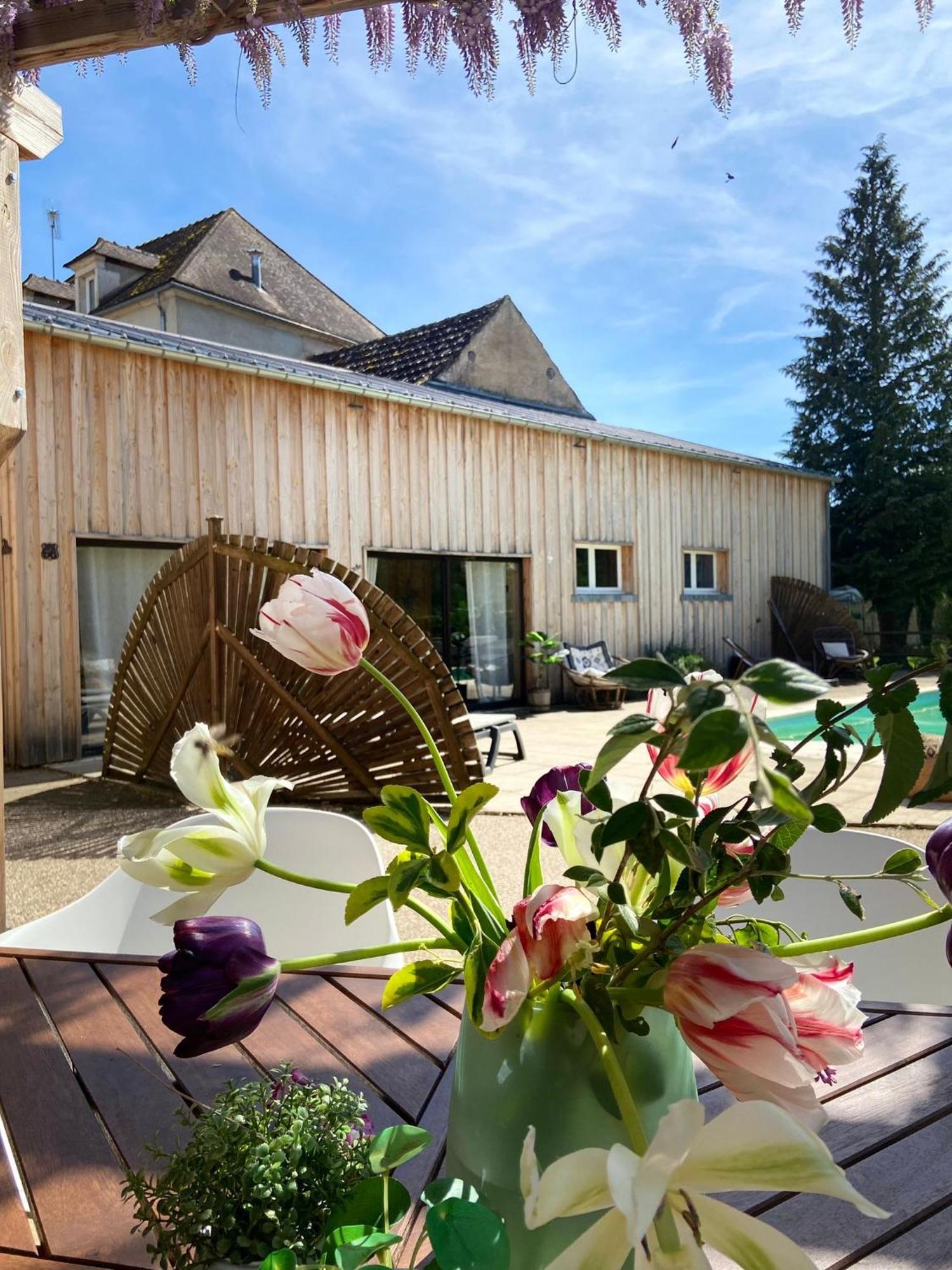 Pool House-L'Hirondelle De Sermizelles- Grand Jardin, Calme Et Nature Aux Portes Du Morvan Exterior photo